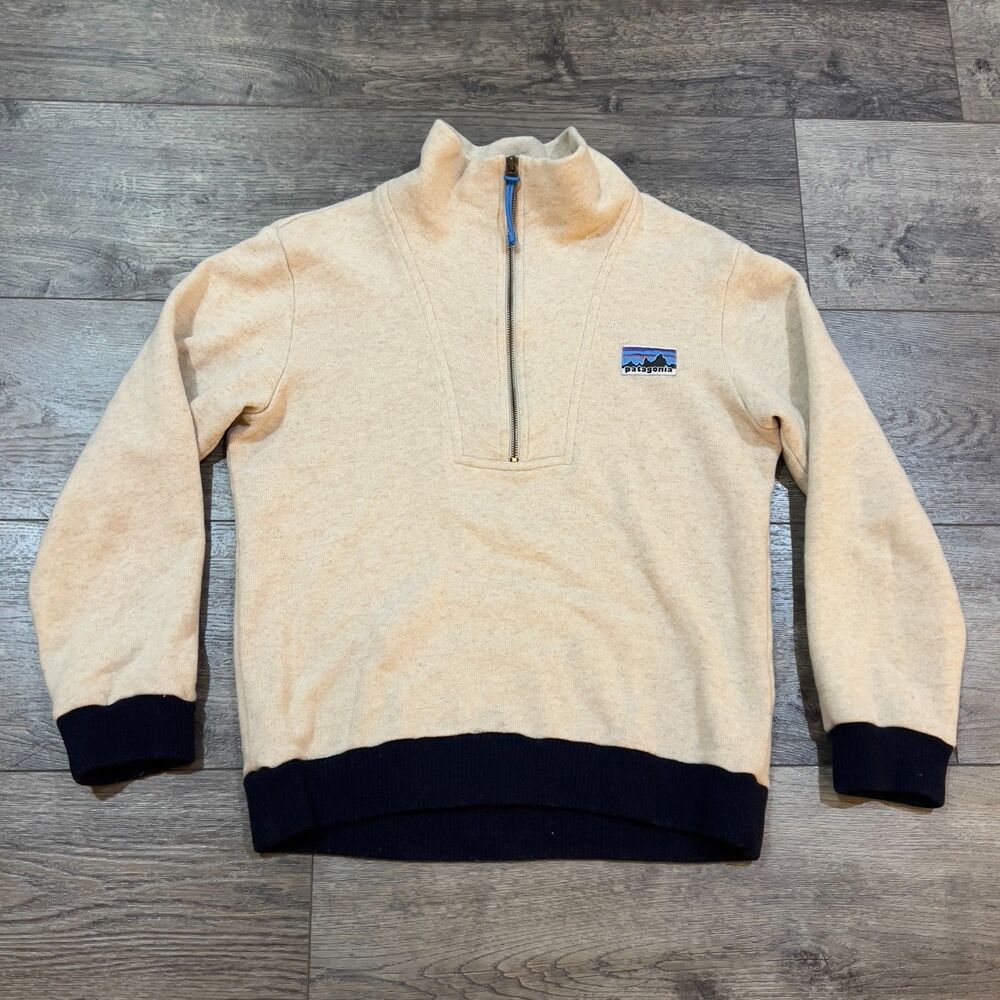 Patagonia Cream and Black Men's Sweater
